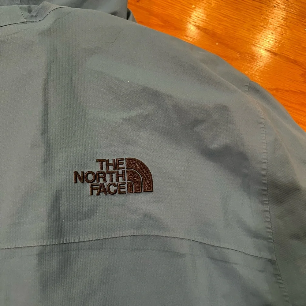 The North Face Men's Slate Blue hyvent jacket